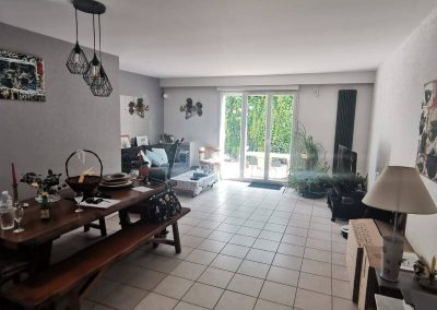 Avant coaching déco pièce de vie à villefranche-sur-saône avec salon ouvert, table en bois foncé et espace à moderniser